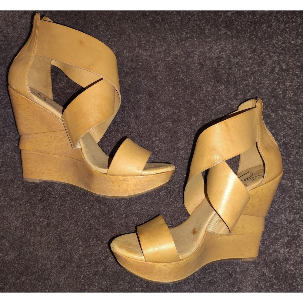 NEW DVF Opal 5" Leather & Wood Wedge Sandal Sz 8